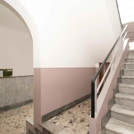 Colourful Balcony Flat Lingotto 公寓 *