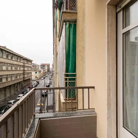 Colourful Balcony Flat Lingotto 公寓 *